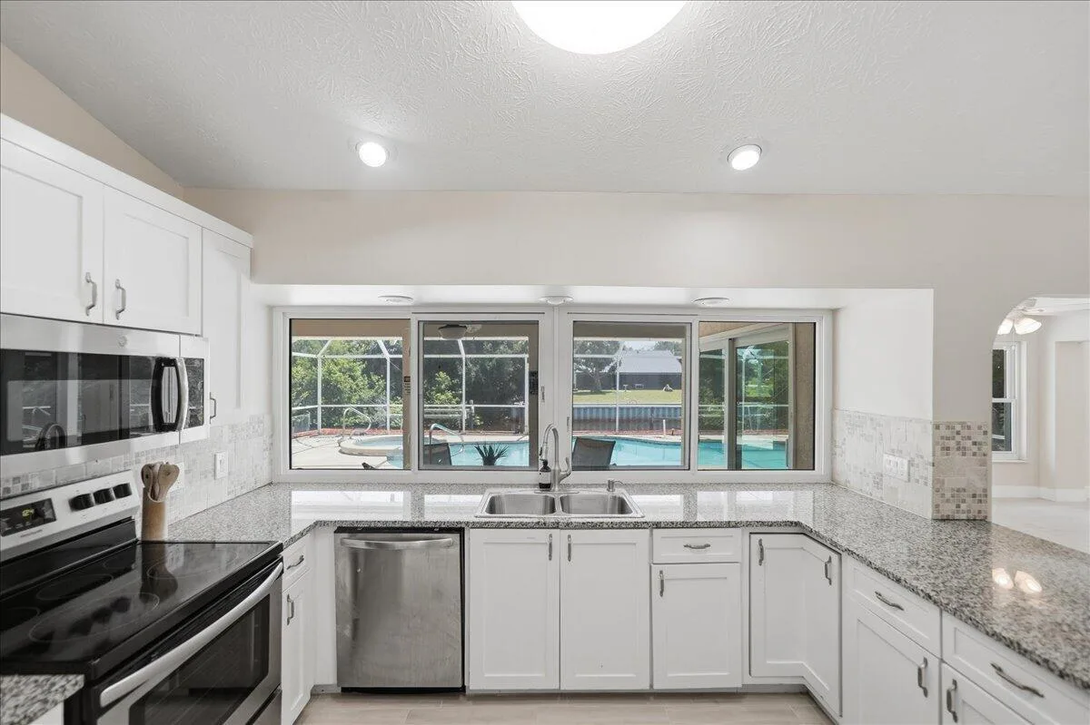 320 NE Surfside Avenue, Port St. Lucie, FL 34983 photo 11