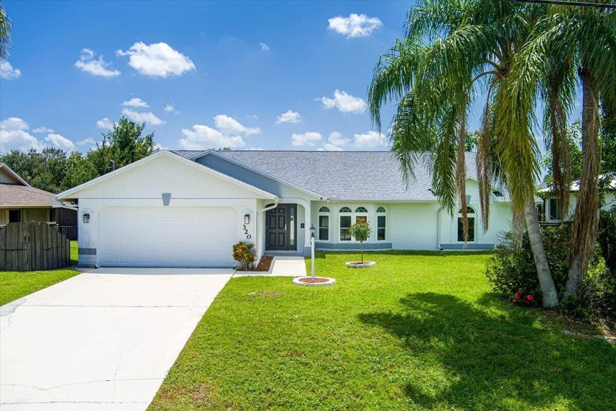 320 NE Surfside Avenue, Port St. Lucie, FL 34983 photo 2
