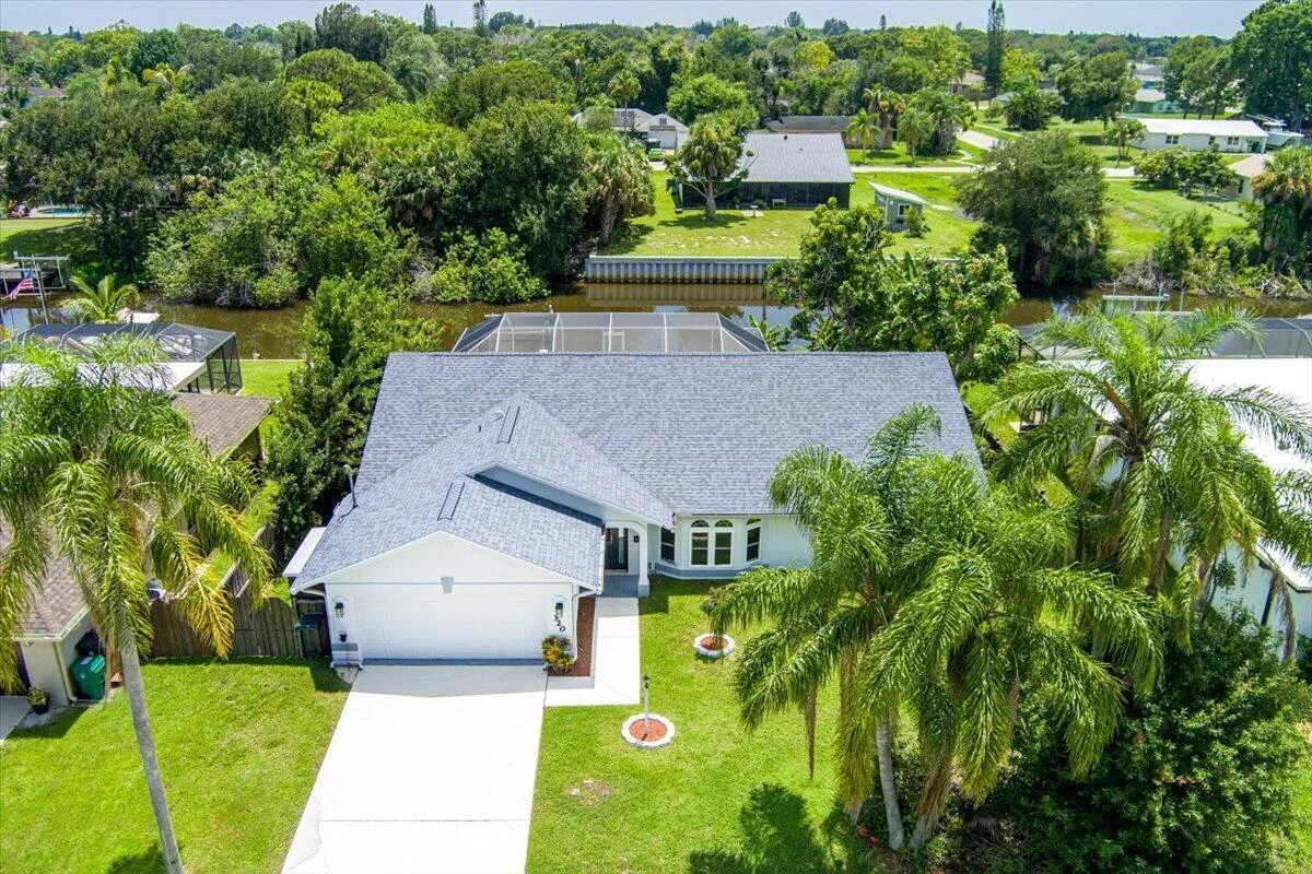 320 NE Surfside Avenue, Port St. Lucie, FL 34983 photo 4