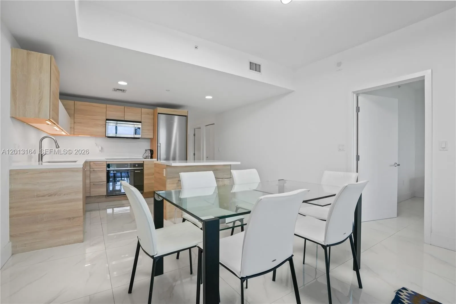 16385 Biscayne Blvd # 1402, North Miami Beach, FL 33160 photo 2