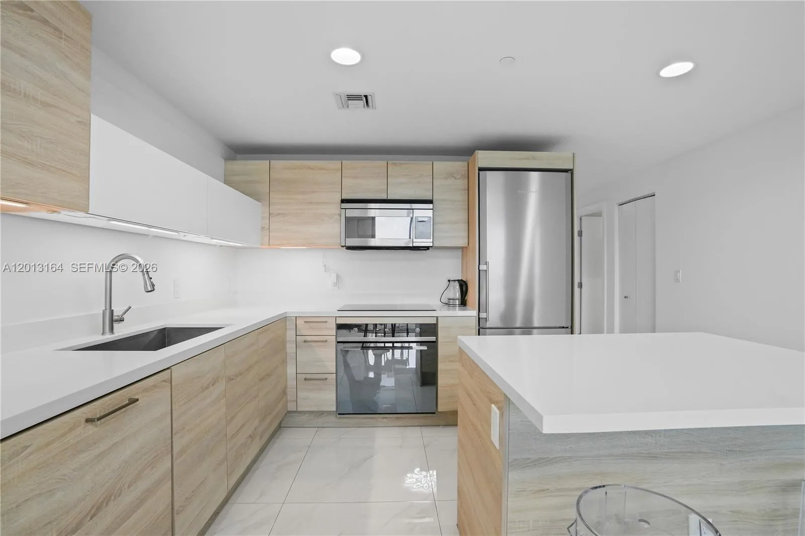16385 Biscayne Blvd # 1402, North Miami Beach, FL 33160 photo 8