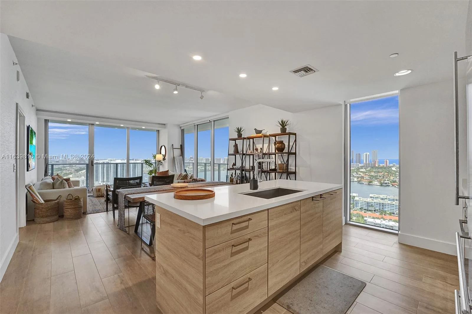 16385 Biscayne Blvd # 3107, North Miami Beach, FL 33160 photo 6