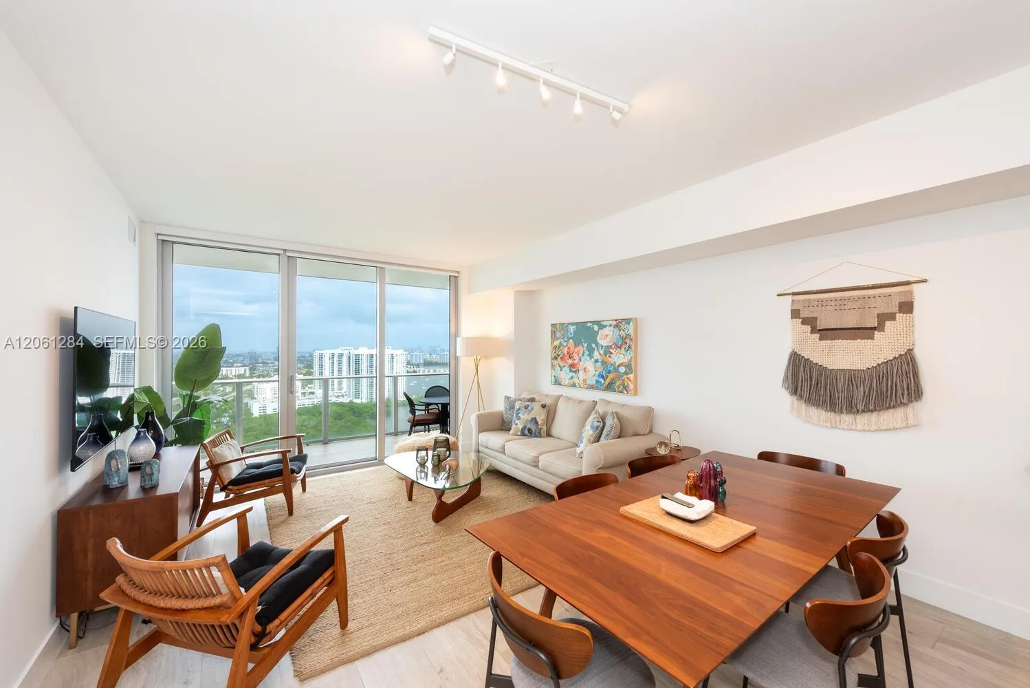 16385 Biscayne Blvd # 2904, North Miami Beach, FL 33160 photo 3