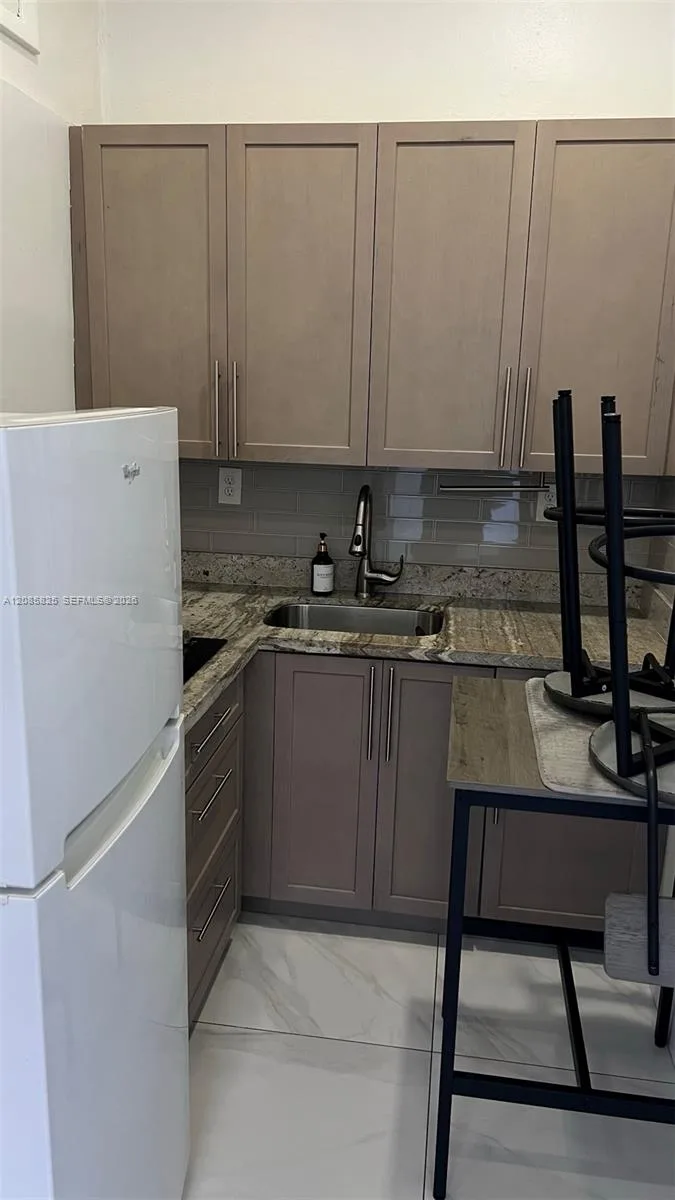 21 NW 49th Ave, Miami, FL 33126