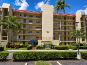 3524 Via Poinciana # Apt 104, Lake Worth, FL 33467