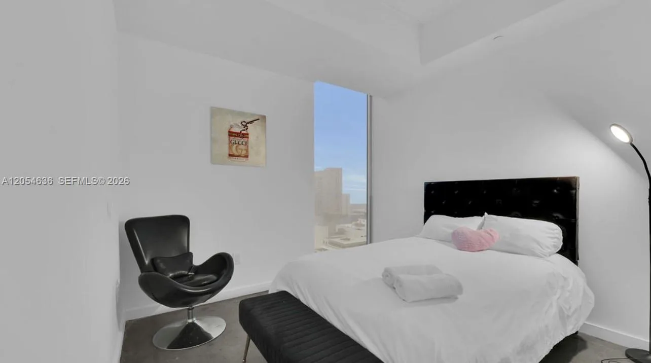 151 SE 1st St # 2411, Miami, FL 33131 photo 11