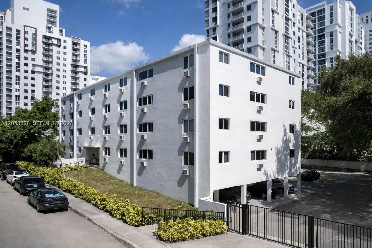143 SW 9th St # 203, Miami, FL 33130