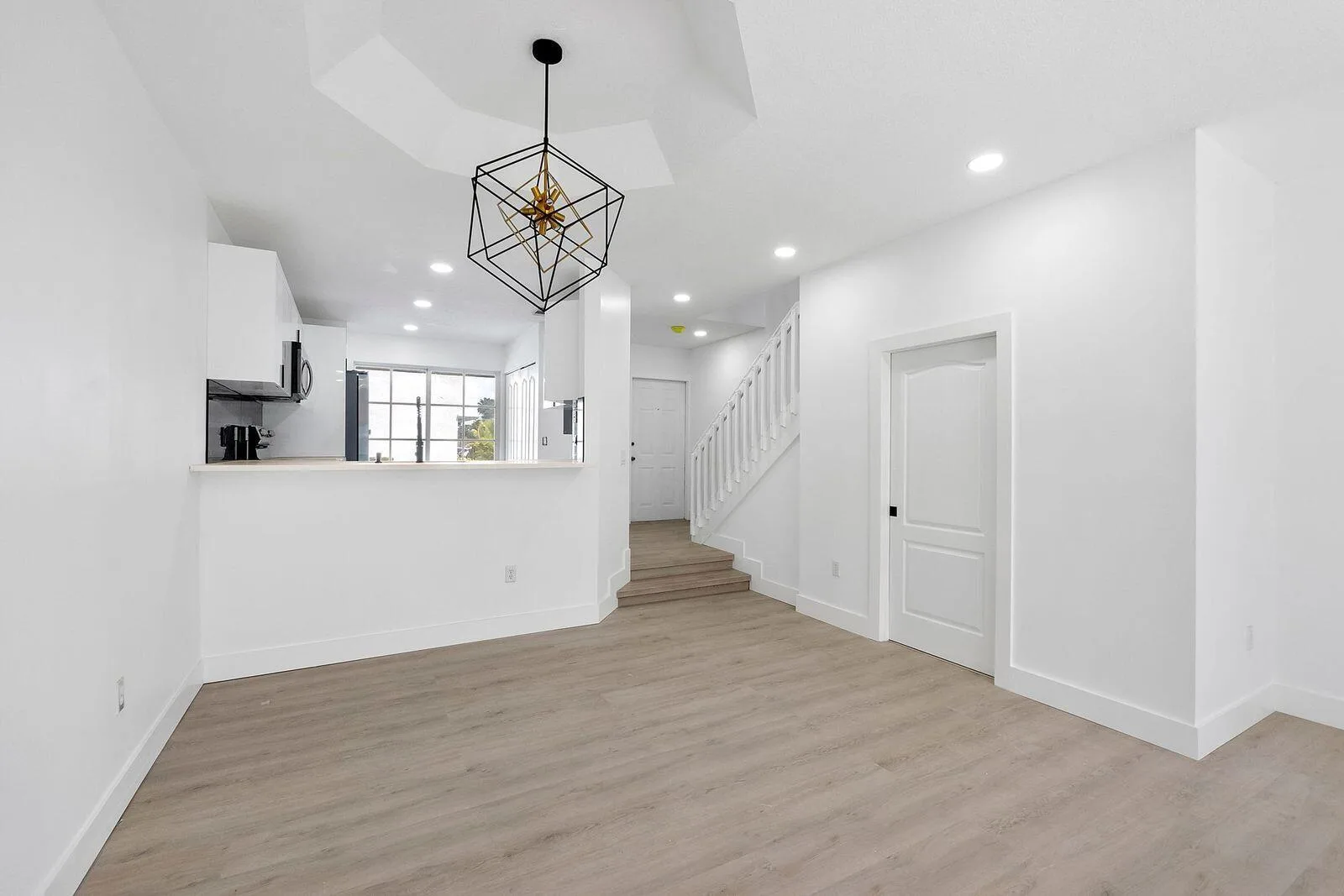 8300 NW 10th Street, Miami, FL 33126 photo 2