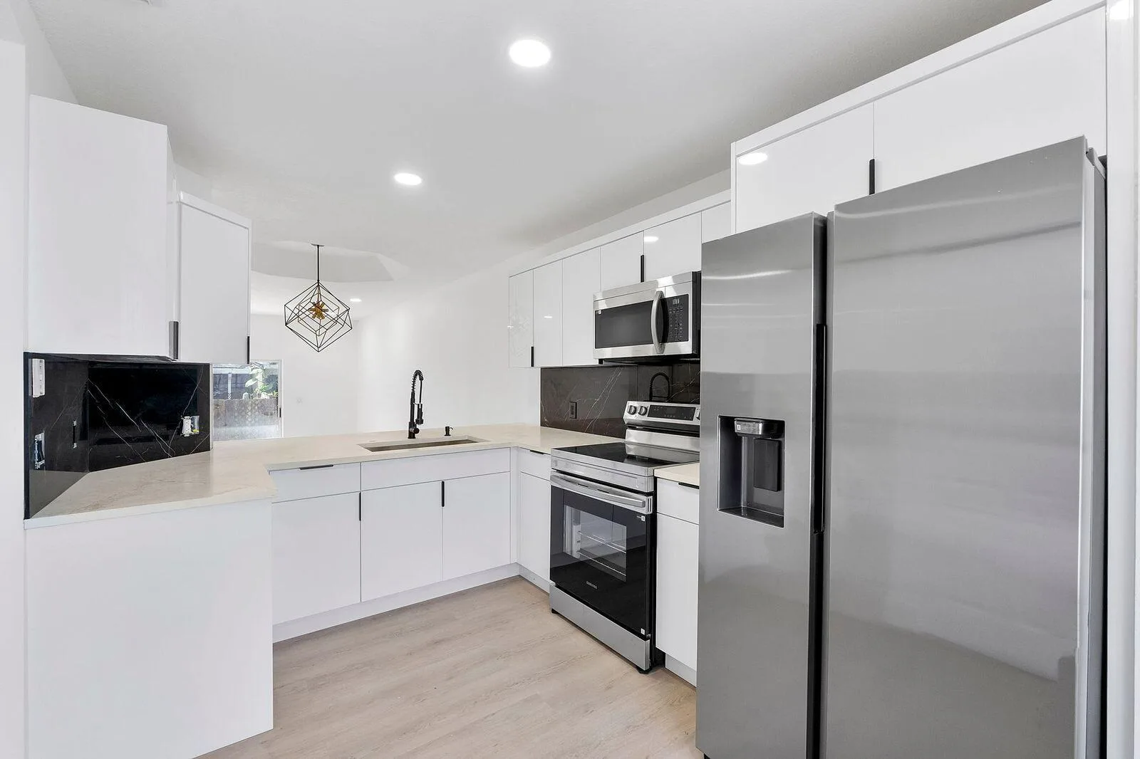 8300 NW 10th Street, Miami, FL 33126 photo 4
