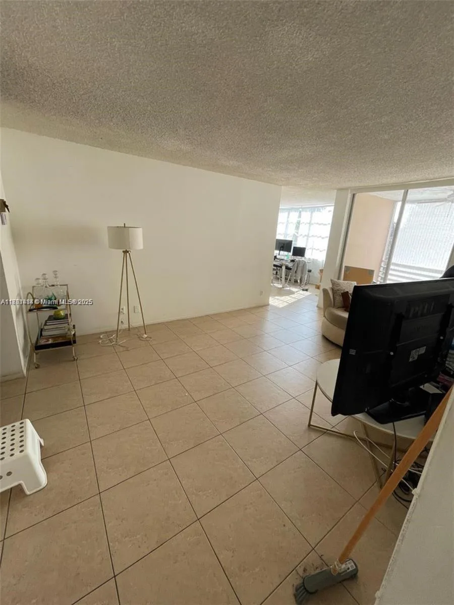 9460 Live Oak Pl # 309, Davie, FL 33324
