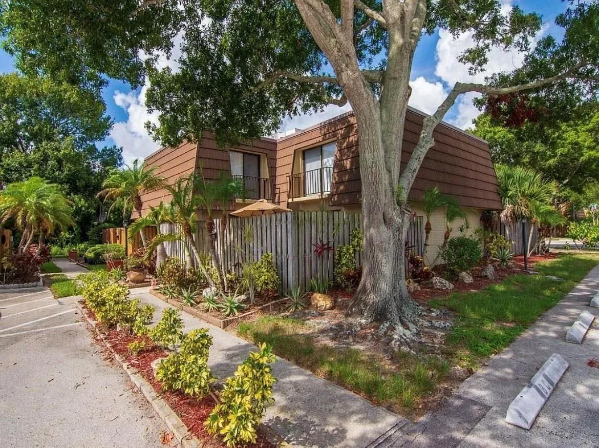 1166 6th Avenue # B8, Vero Beach, FL 32960 photo 4