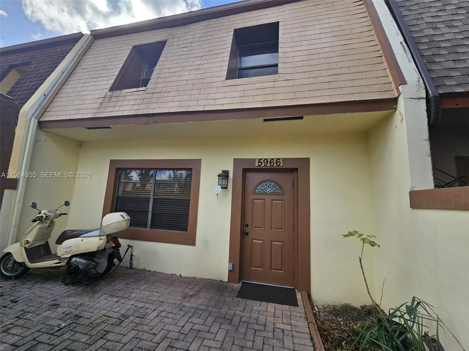 5966 NW 24th Ct, Sunrise, FL 33313