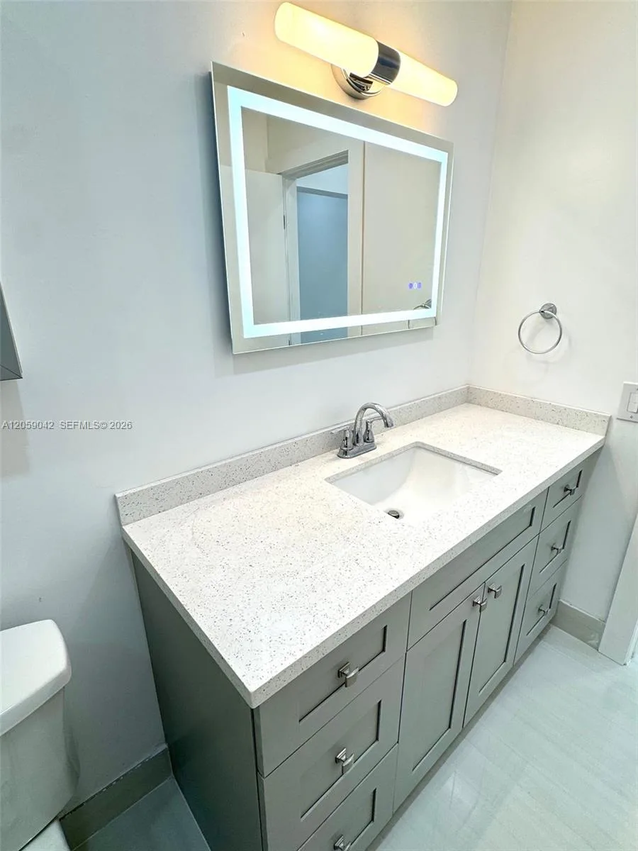 105-107 NE 30th Ct # 105, Wilton Manors, FL 33334 photo 12