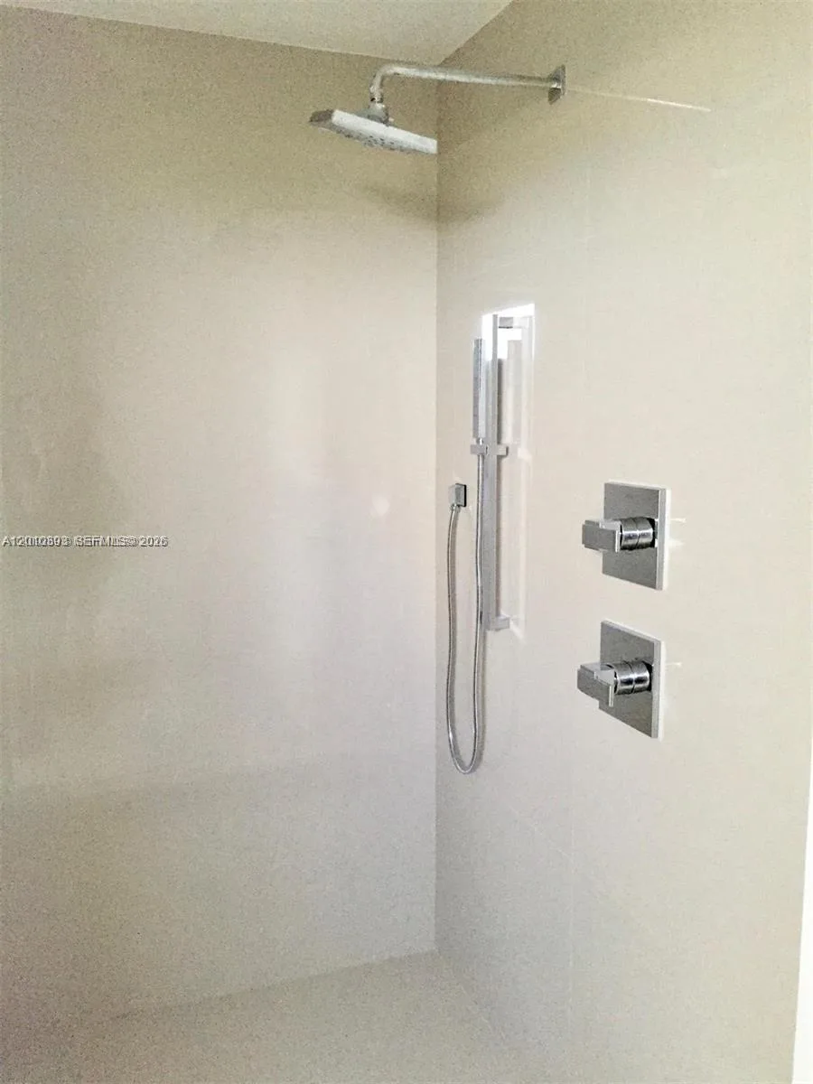 600 NE 27th St # 2001, Miami, FL 33137 photo 9