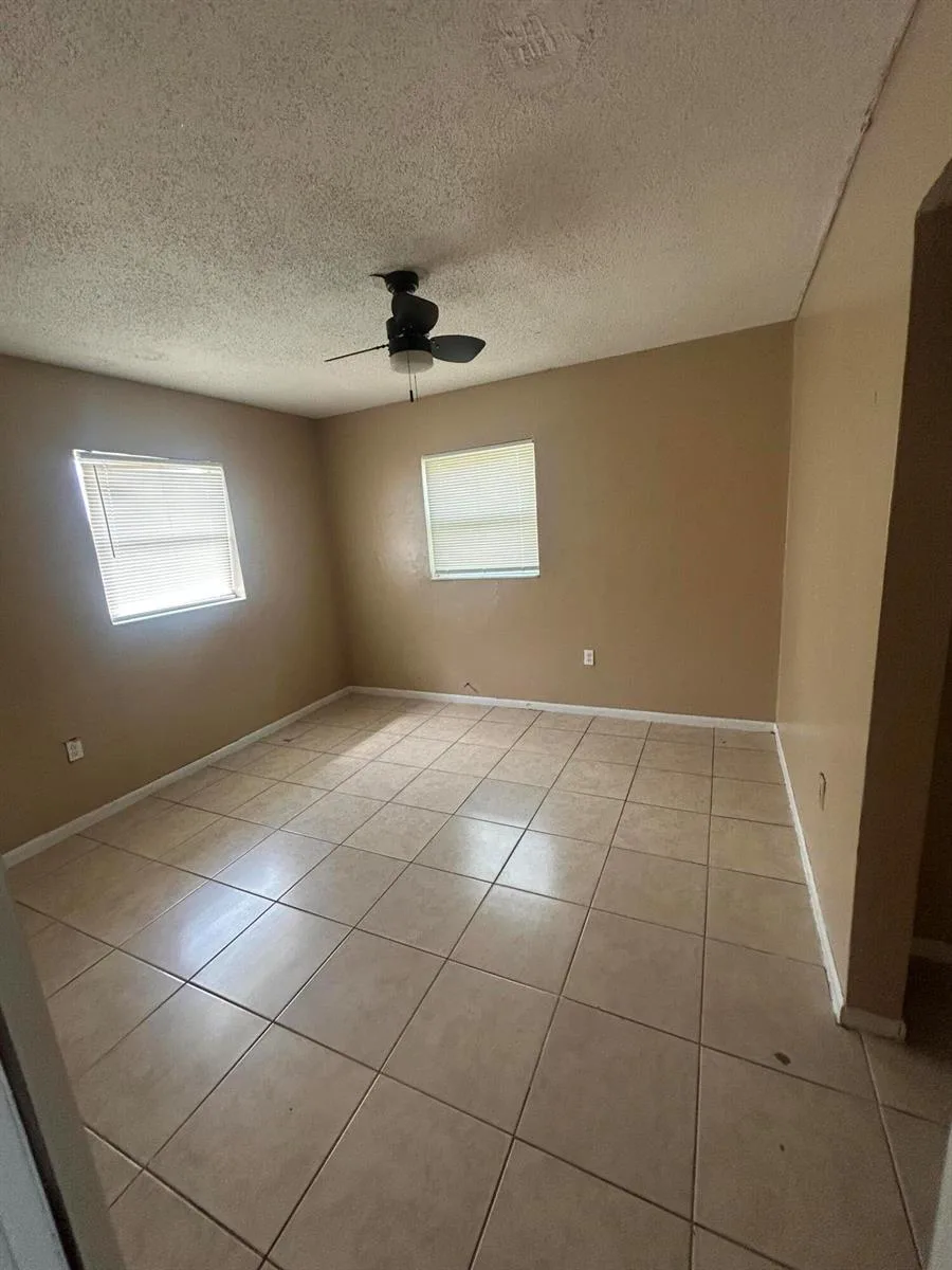 8657 64th Court, Vero Beach, FL 32967 photo 5