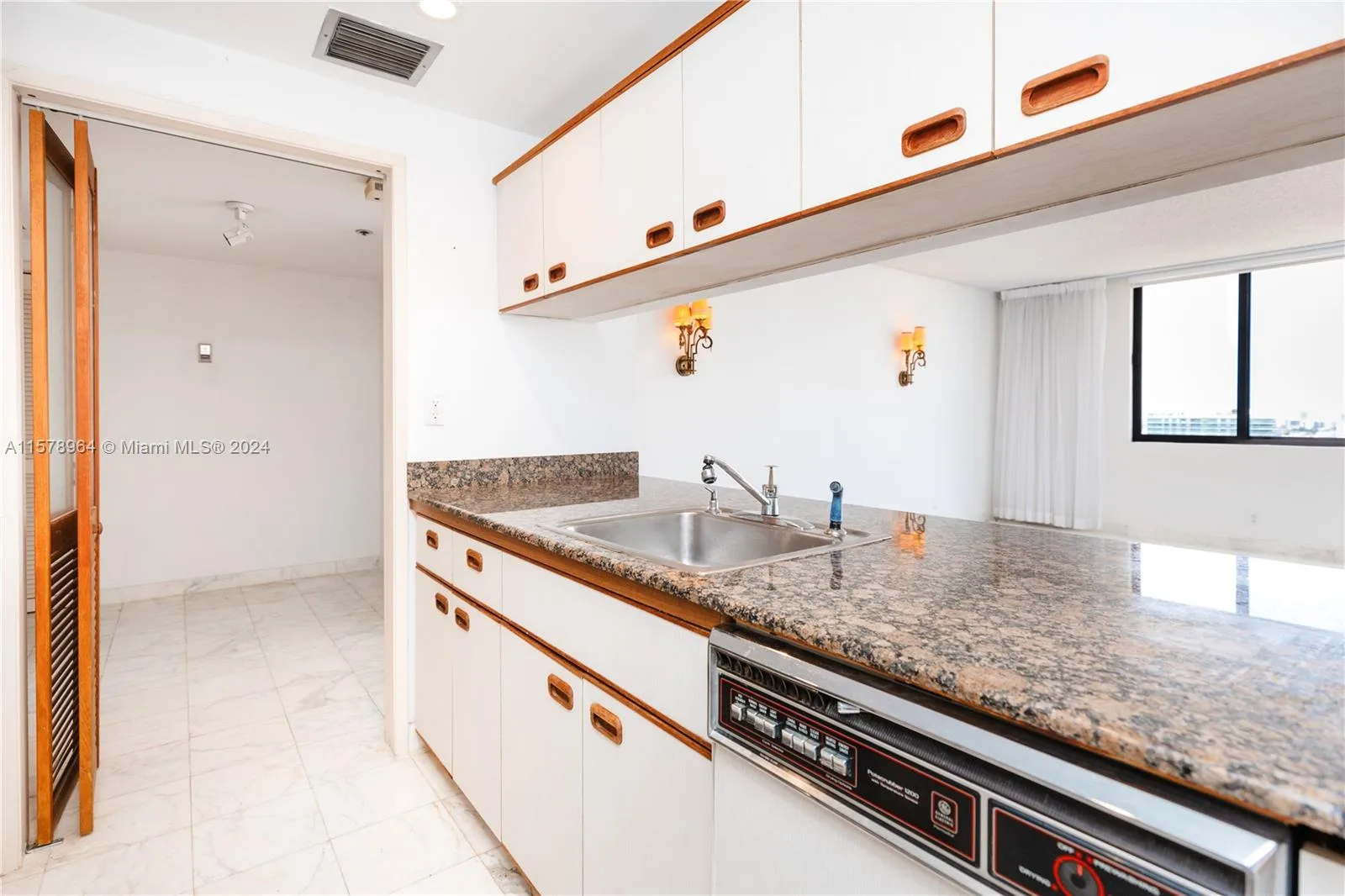 1581 Brickell Ave # 1107, Miami, FL 33129 photo 12