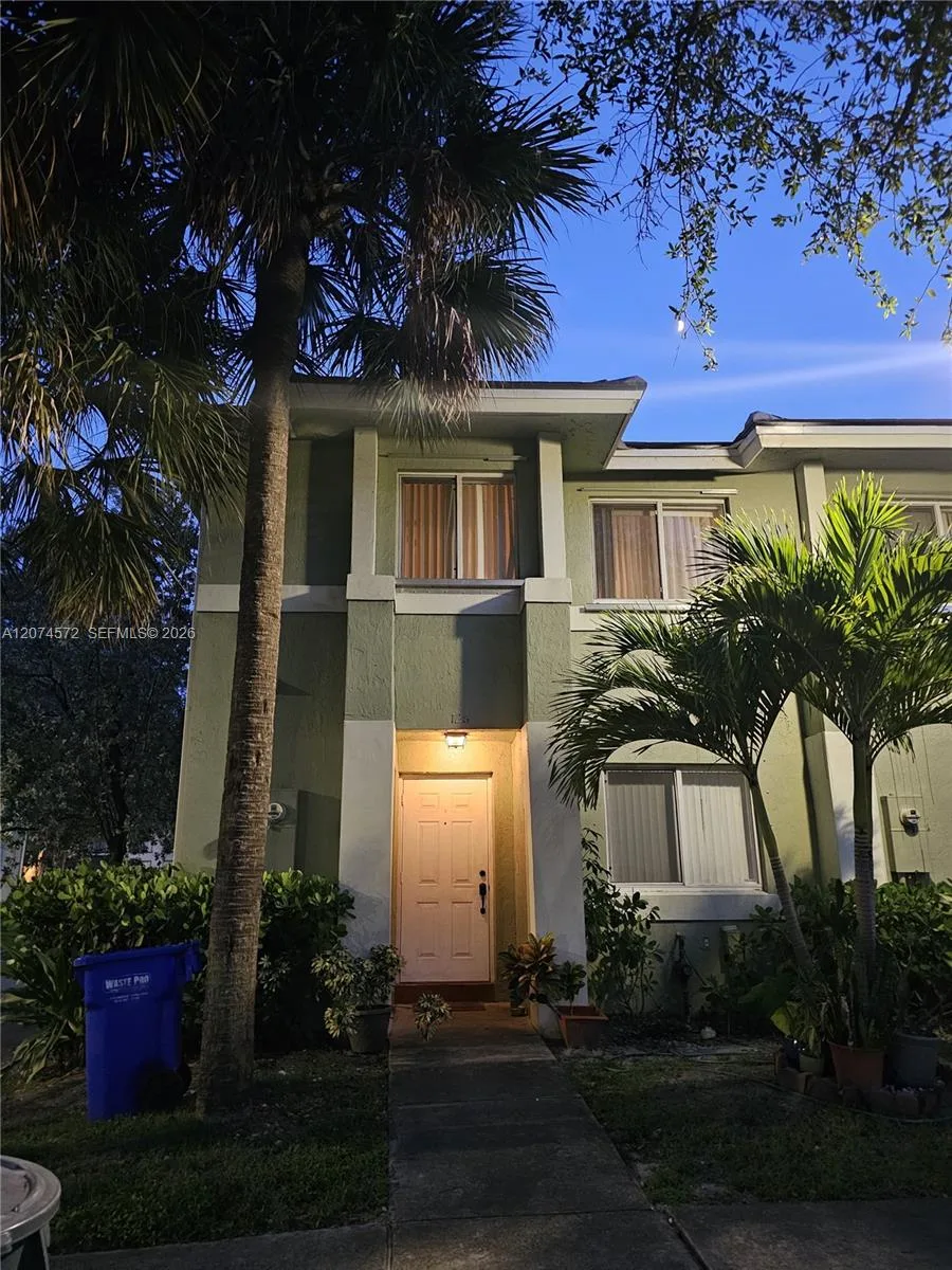 126 Hidden Ct Rd # 27-D, Hollywood, FL 33023