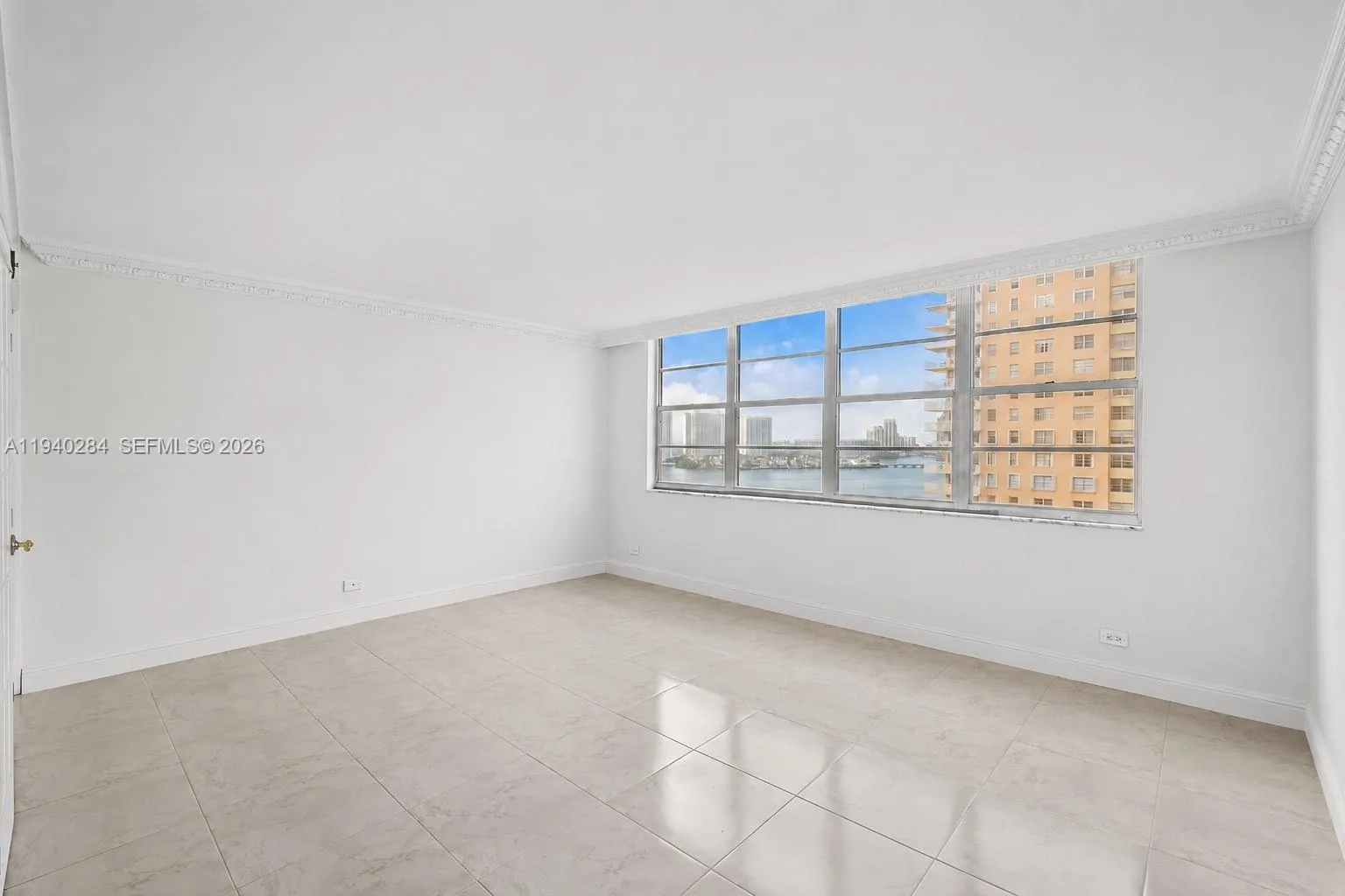 250 174th St # 1510, Sunny Isles Beach, FL 33160 photo 3