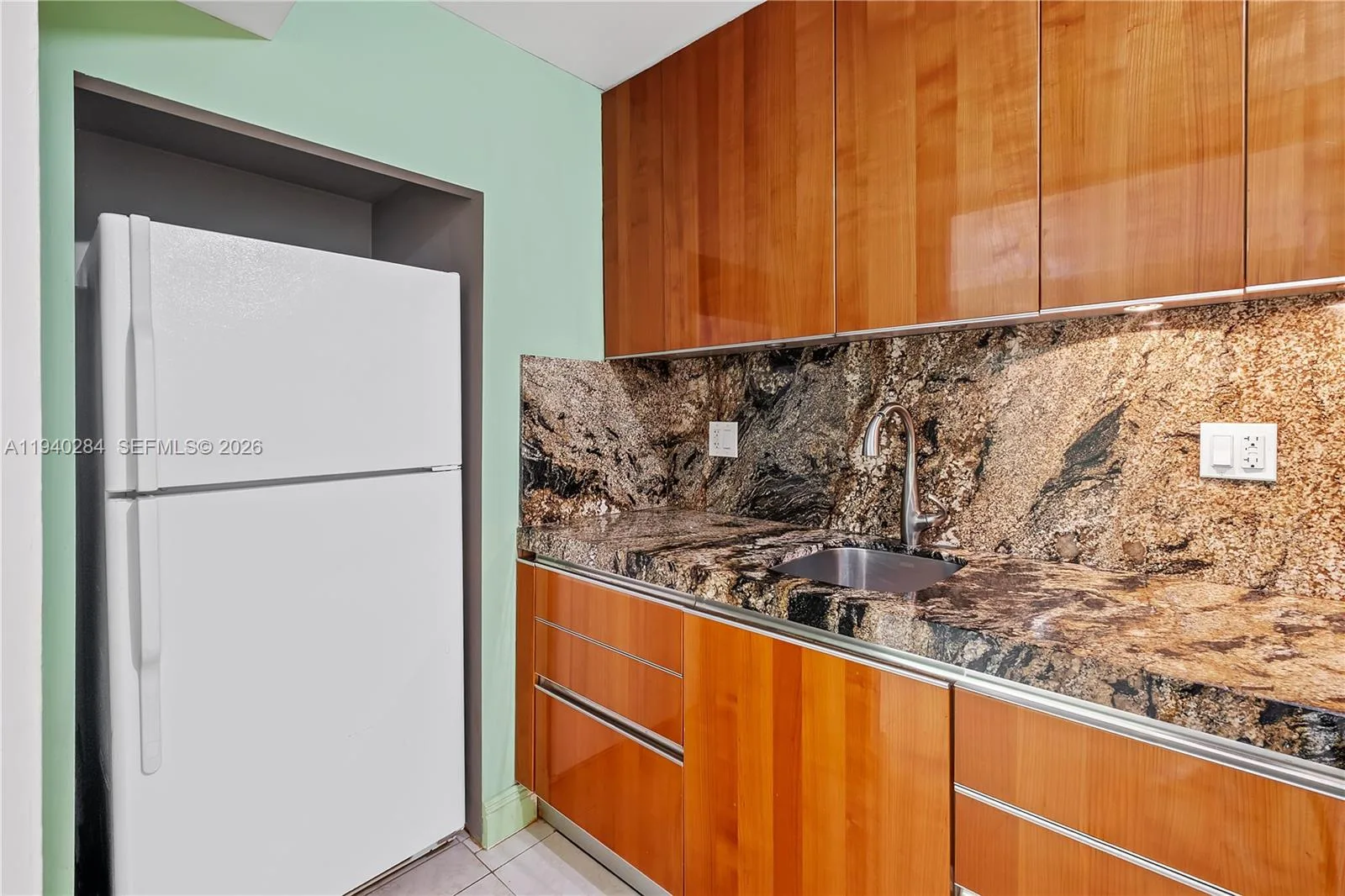 250 174th St # 1510, Sunny Isles Beach, FL 33160 photo 5