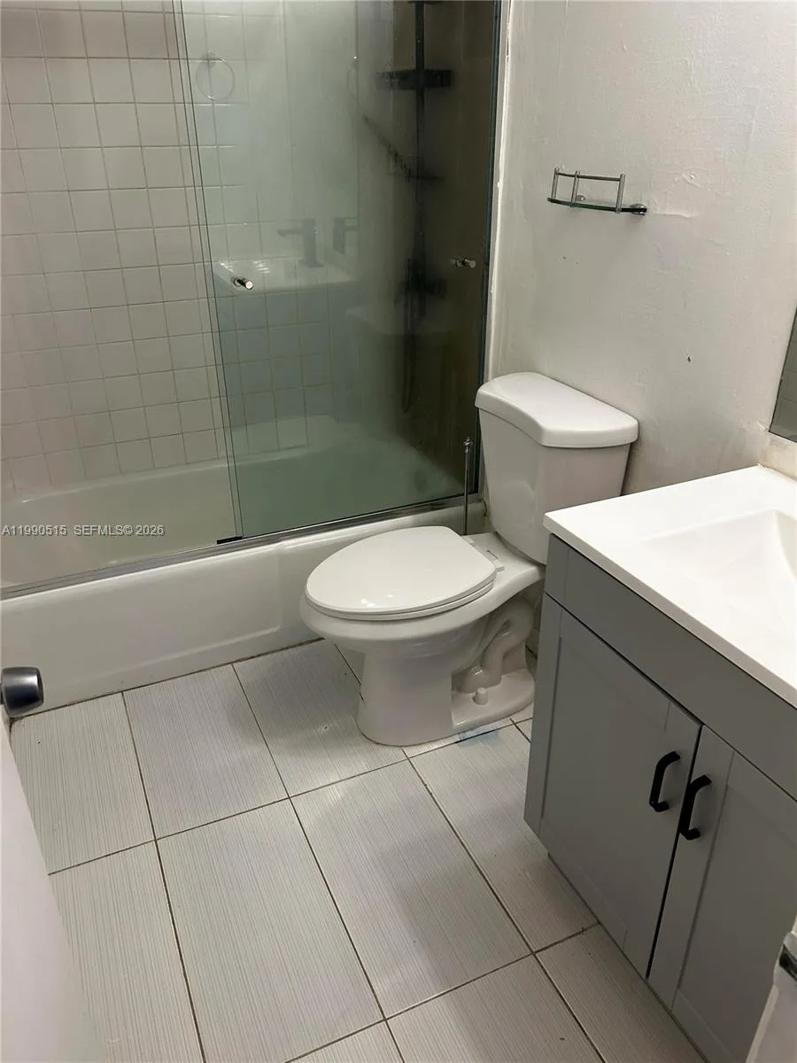 400 Kings Point Dr # 604, Sunny Isles Beach, FL 33160 photo 2