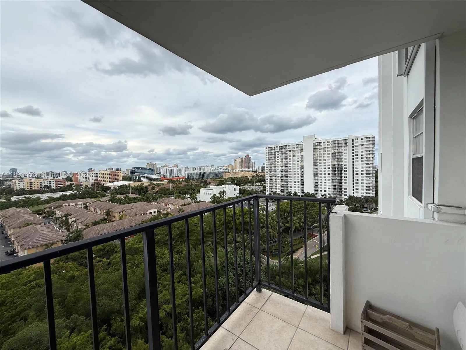 2780 NE 183rd St # 1415, Aventura, FL 33160 photo 5