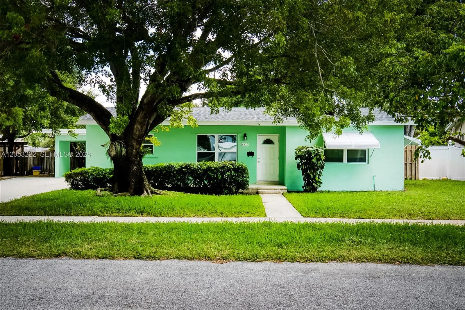 1427 Crest Dr, Lake Worth, FL 33461