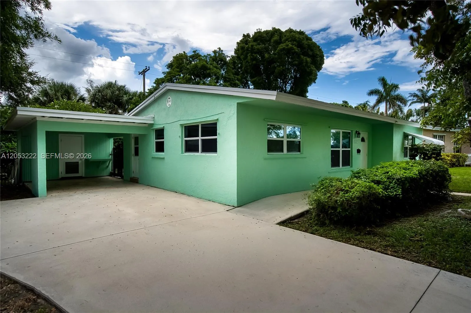 1427 Crest Dr, Lake Worth, FL 33461 photo 2