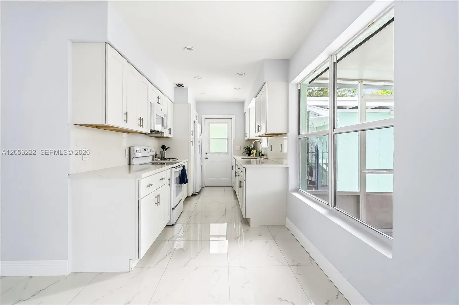 1427 Crest Dr, Lake Worth, FL 33461 photo 9