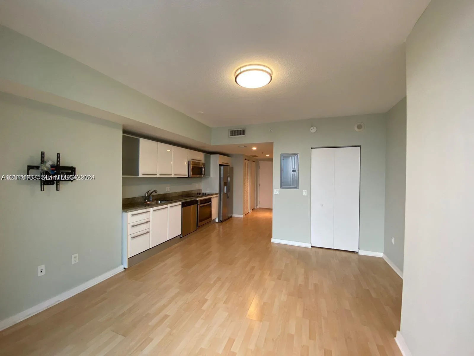 185 SW 7th St # 3306, Miami, FL 33130 photo 2