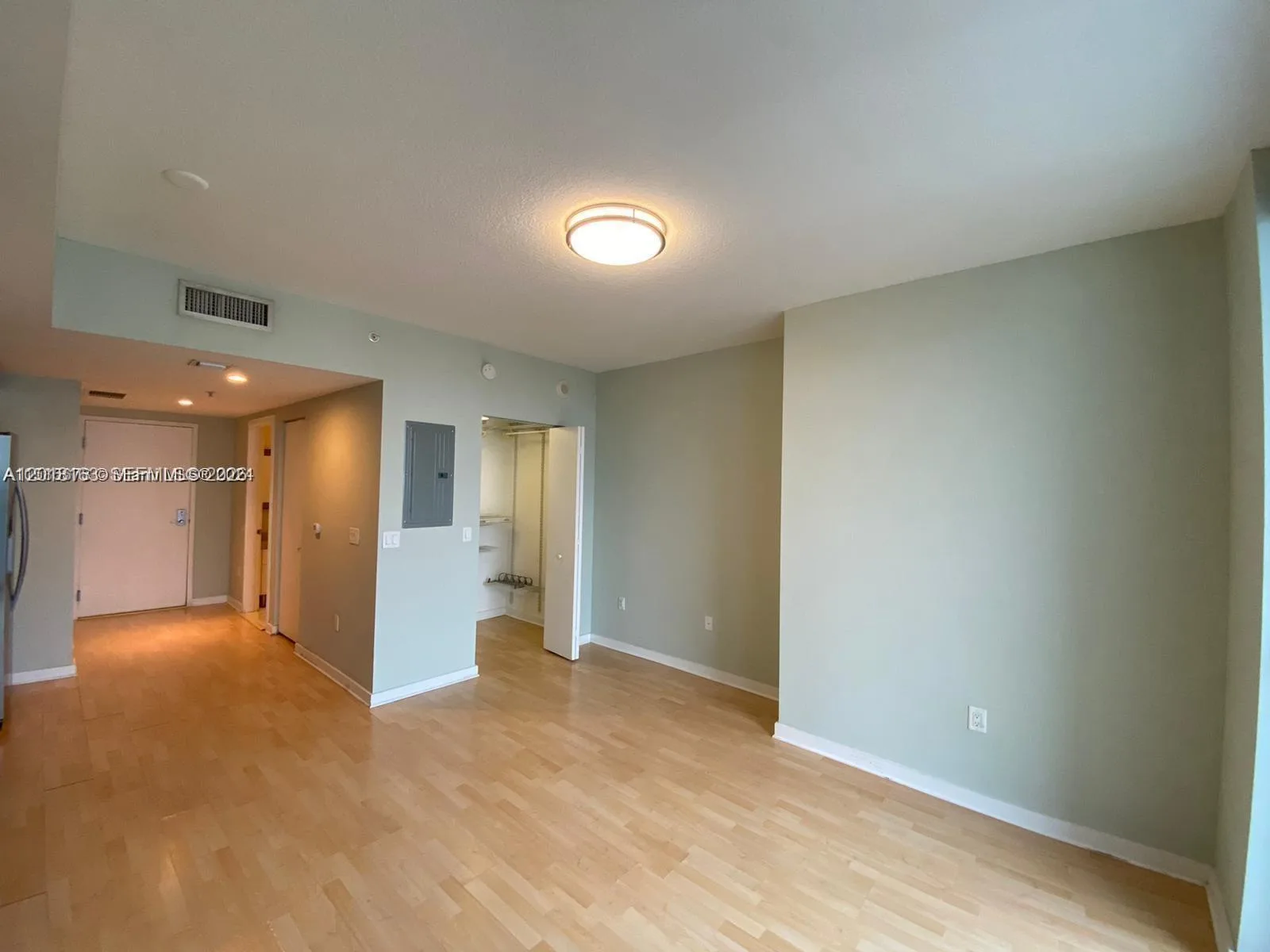 185 SW 7th St # 3306, Miami, FL 33130 photo 3