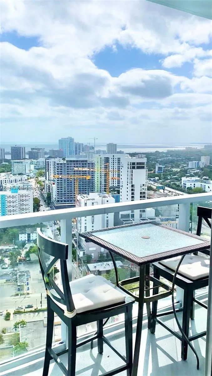 185 SW 7th St # 3306, Miami, FL 33130 photo 7