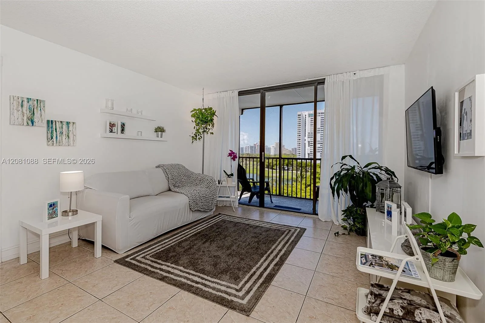 3475 N Country Club Dr # 807, Aventura, FL 33180