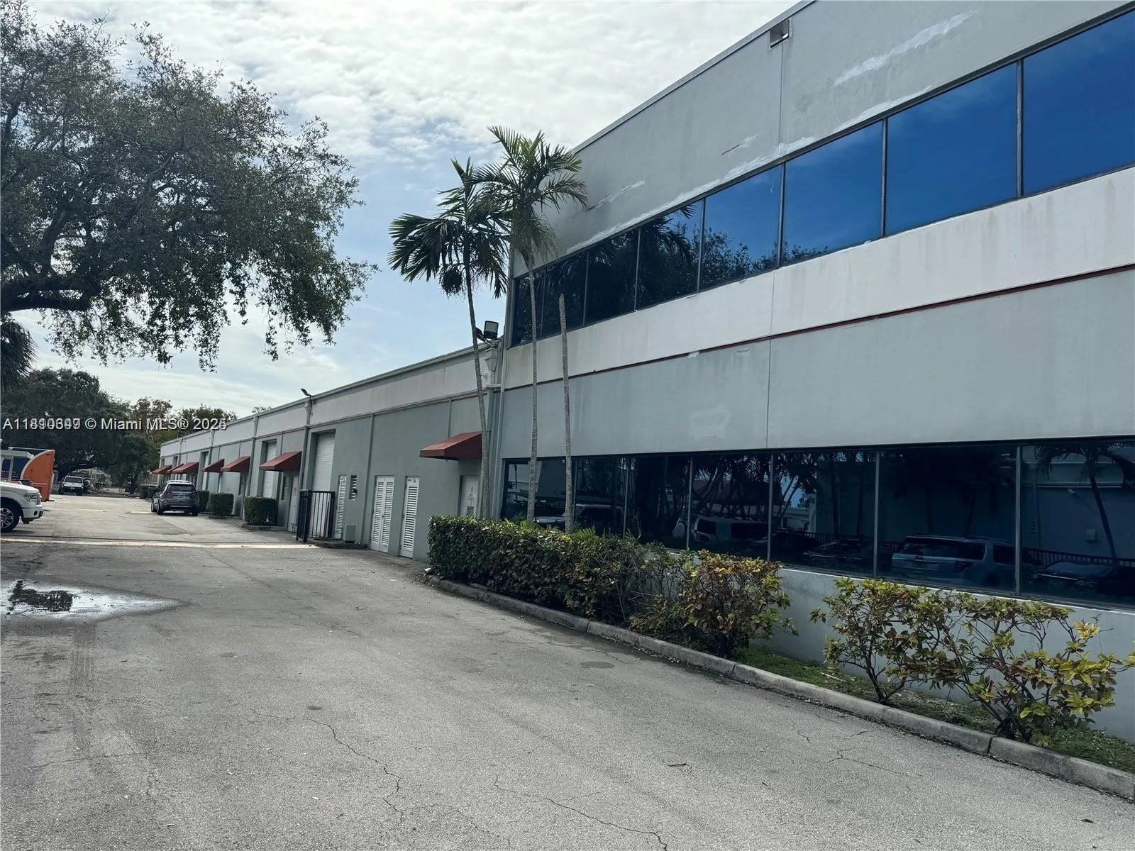 2870 Stirling Rd, Hollywood, FL 33020 photo 3
