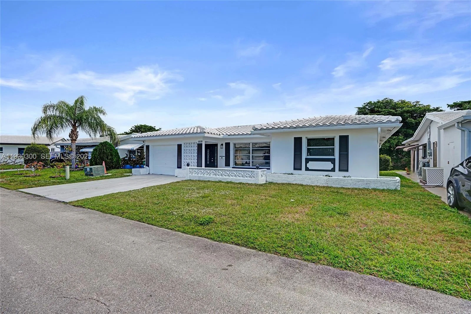 5810 NW 81st Ave, Tamarac, FL 33321 photo 2