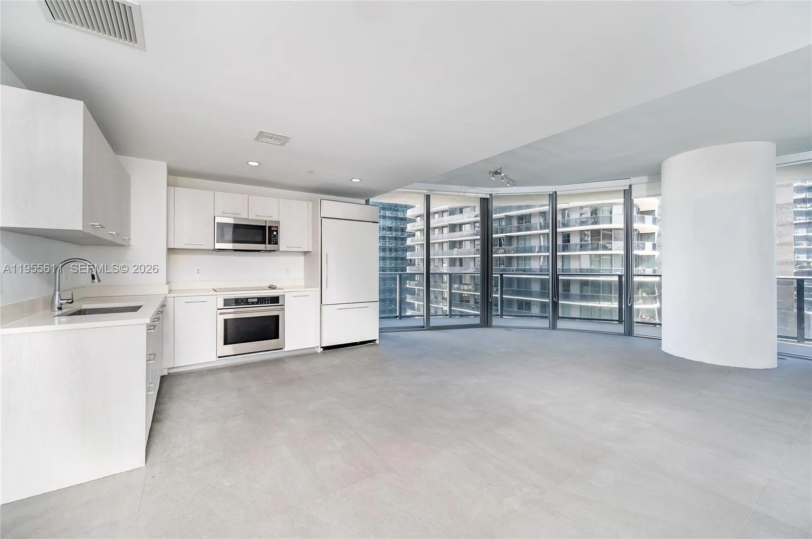 45 SW 9th St # 3401, Miami, FL 33130