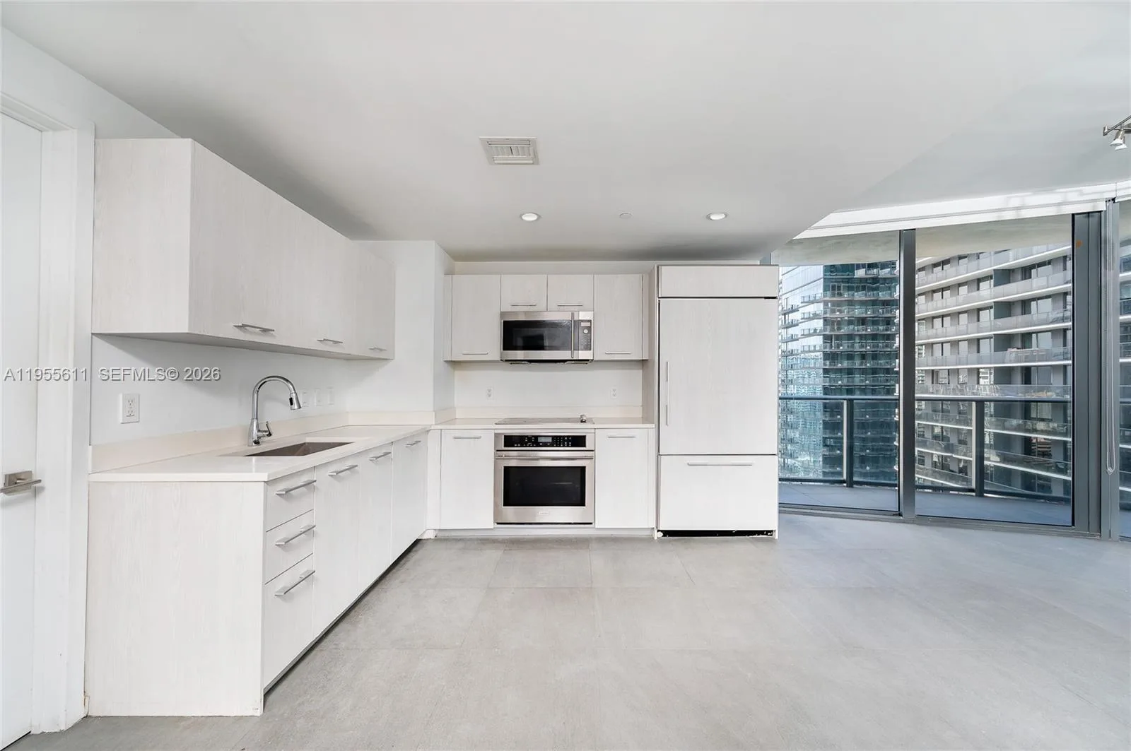 45 SW 9th St # 3401, Miami, FL 33130 photo 4