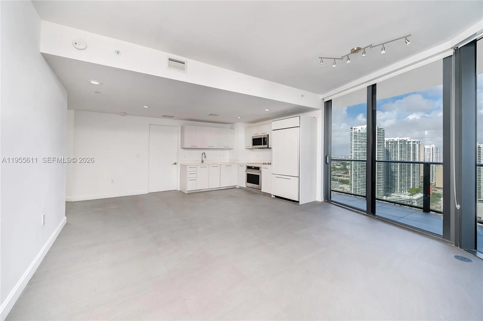 45 SW 9th St # 3401, Miami, FL 33130 photo 5