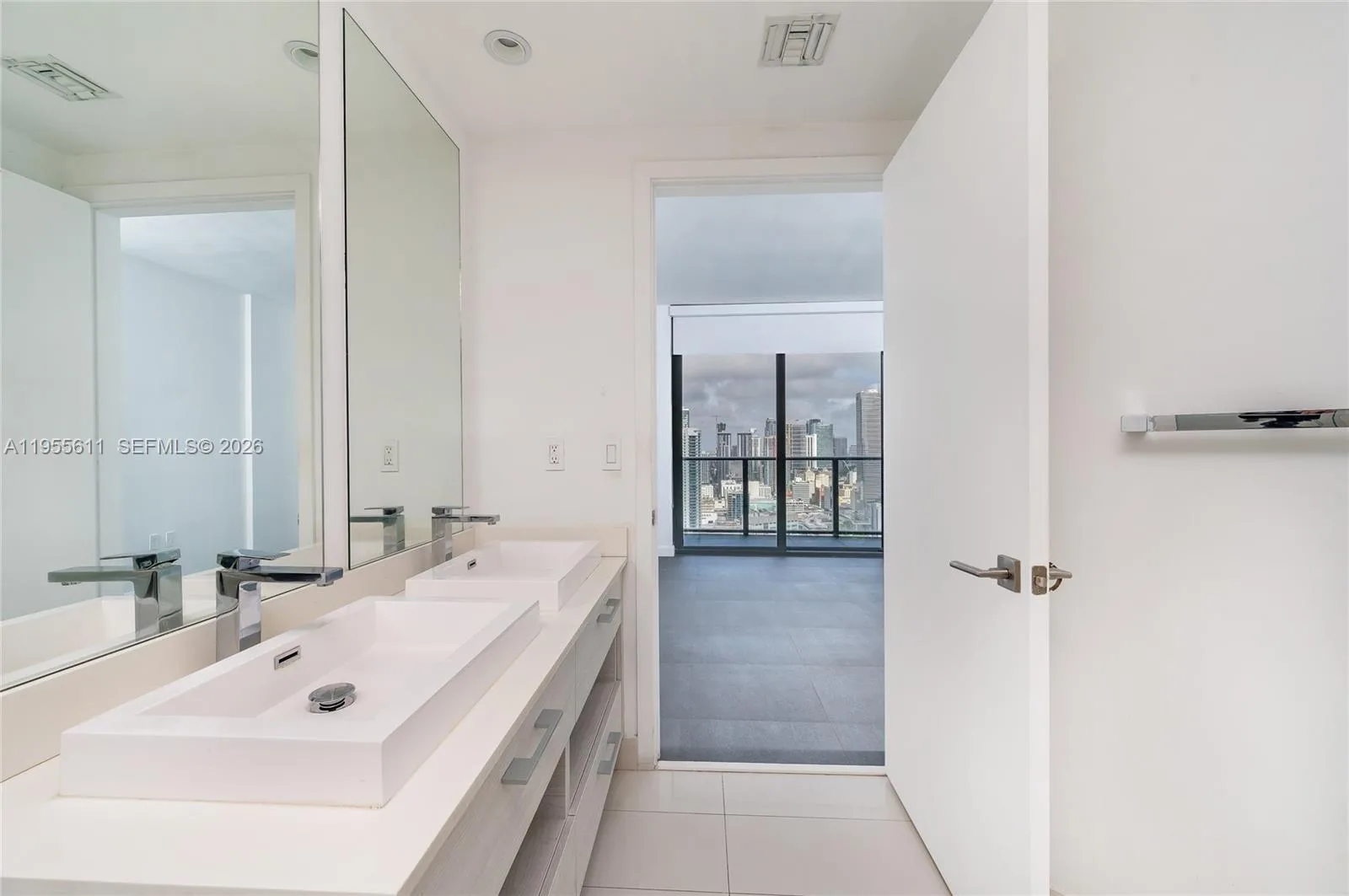 45 SW 9th St # 3401, Miami, FL 33130 photo 9