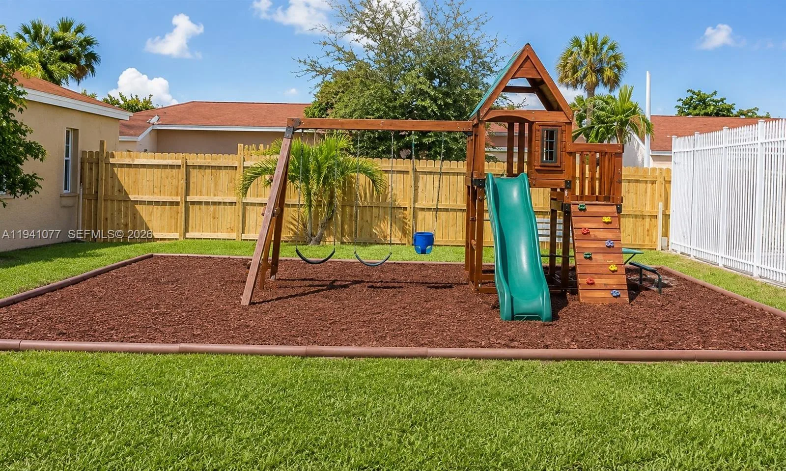 885 NE 213th Ter # 2, Miami, FL 33179 photo 4