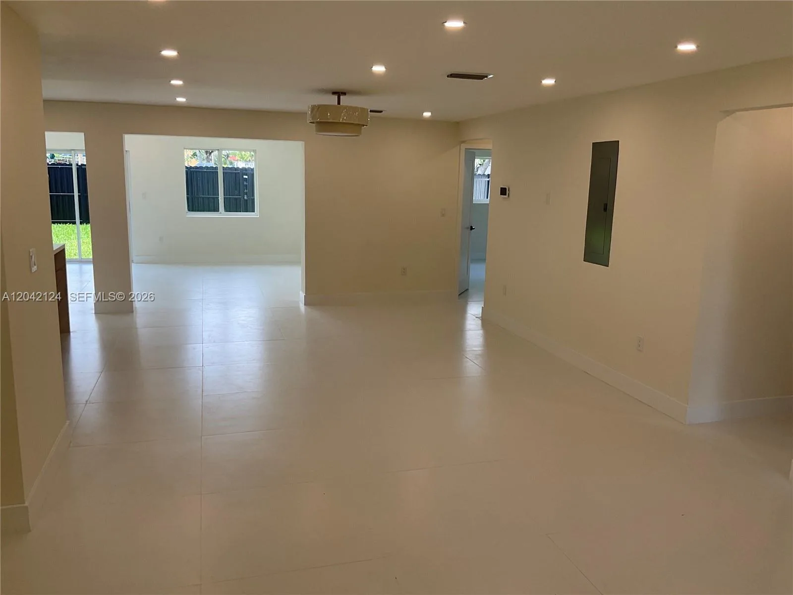 2315 NW 3rd St, Miami, FL 33125 — zdjęcie 4