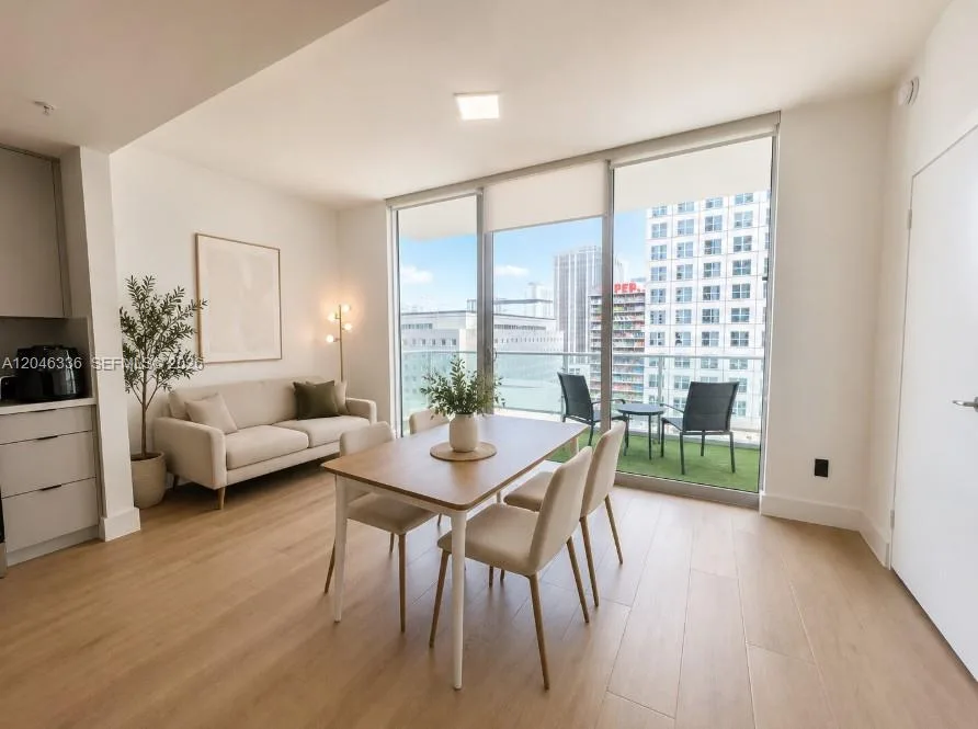 300 S Biscayne Blvd # T-1503, Miami, FL 33131
