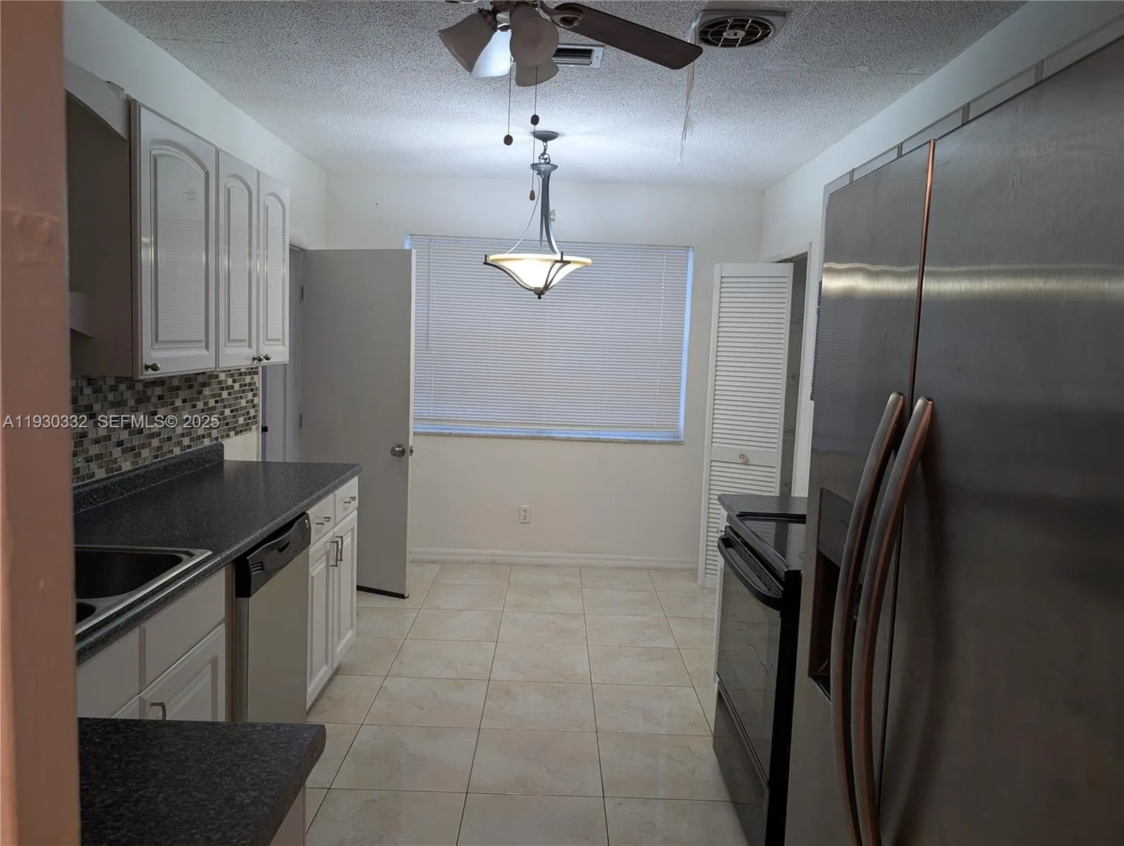 4550 NW 43rd St, Lauderdale Lakes, FL 33319