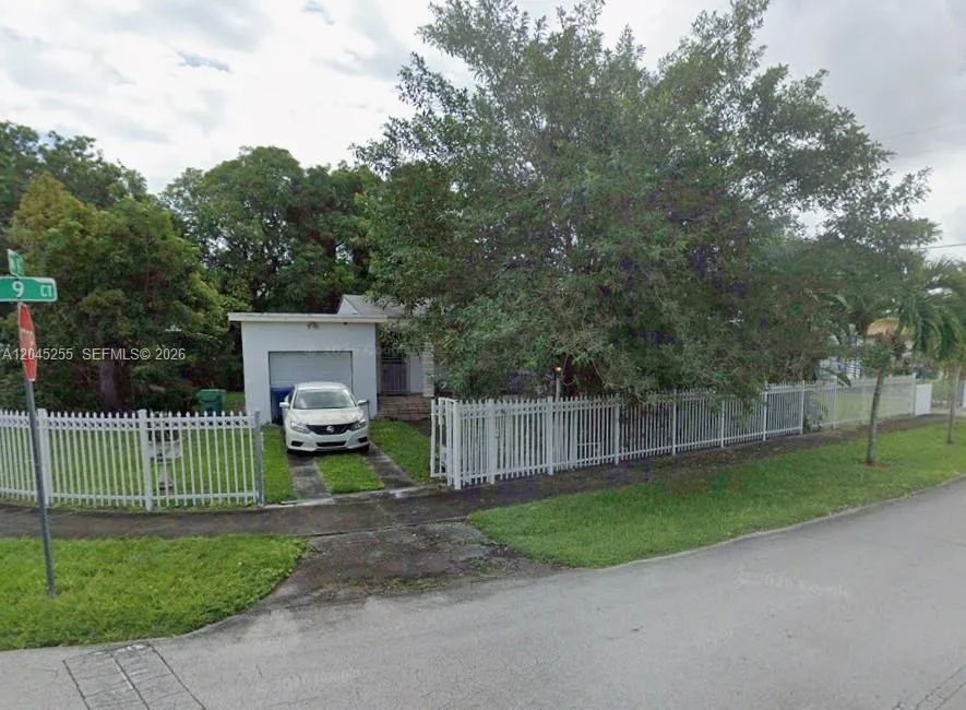 9025 NW 9th Ct, Miami, FL 33150