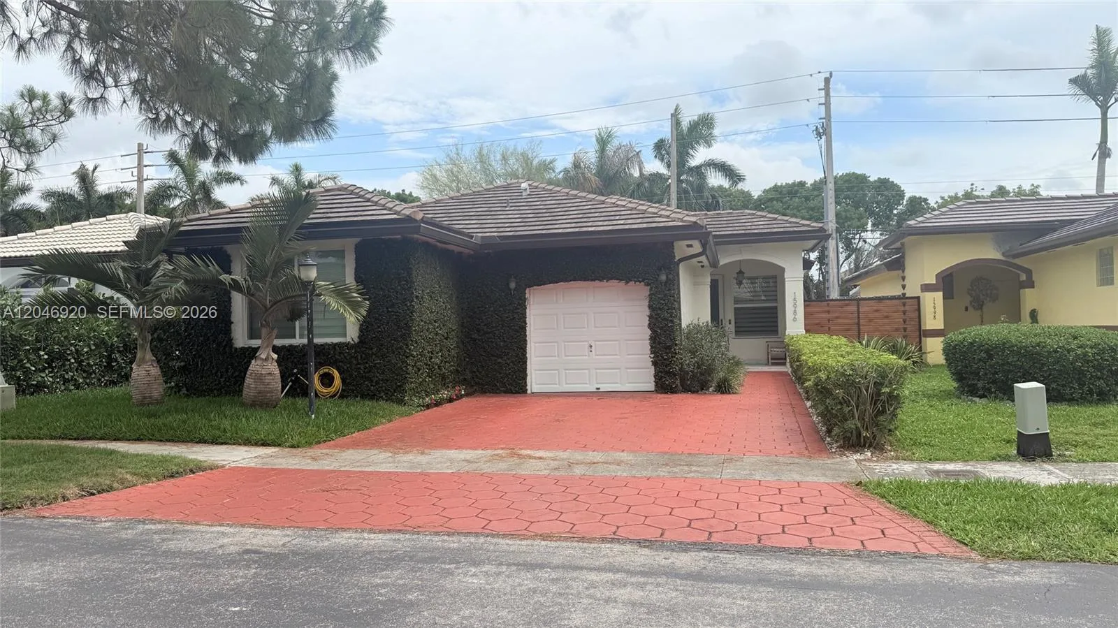 15986 SW 71st Ter, Miami, FL 33193