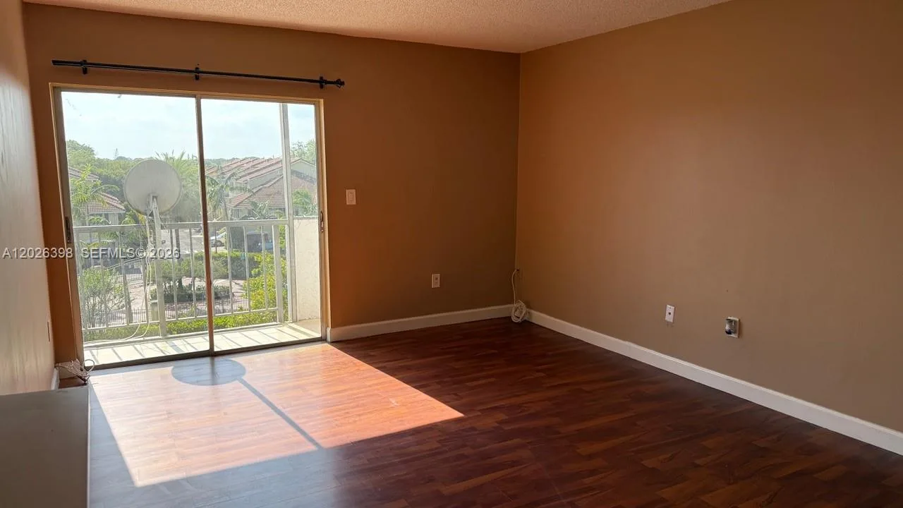 8950 NE 8th Ave # 405, Miami, FL 33138 photo 2
