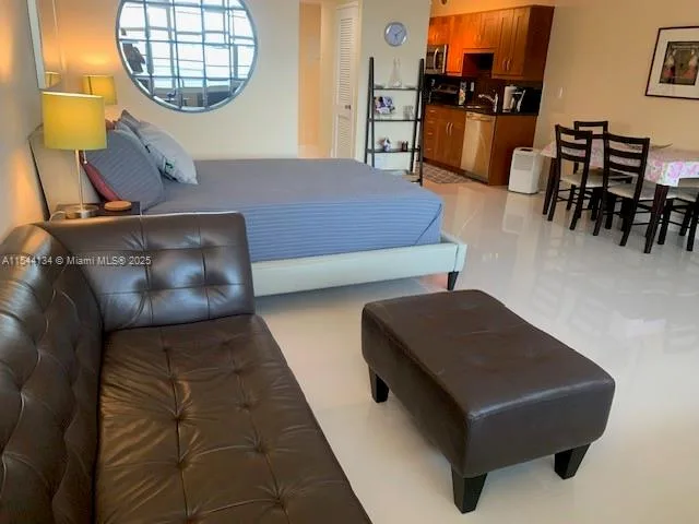 100 Lincoln Rd # 819, Miami Beach, FL 33139 photo 4