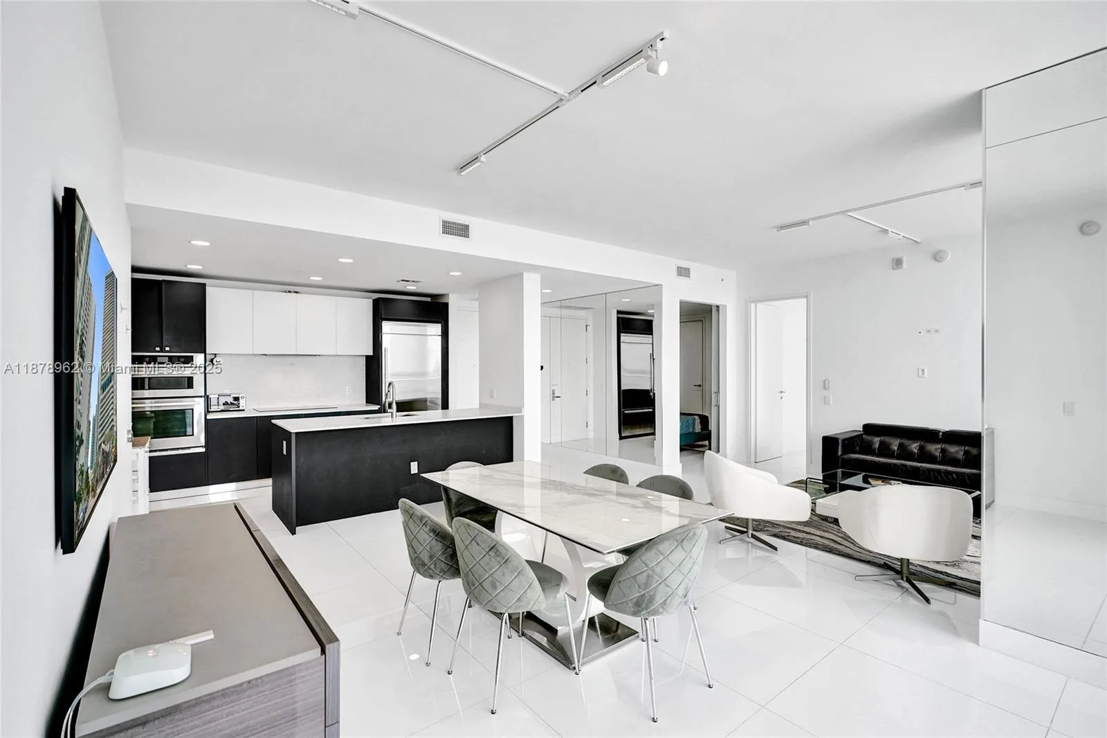 1300 Brickell Bay Dr # 3902, Miami, FL 33131 photo 10