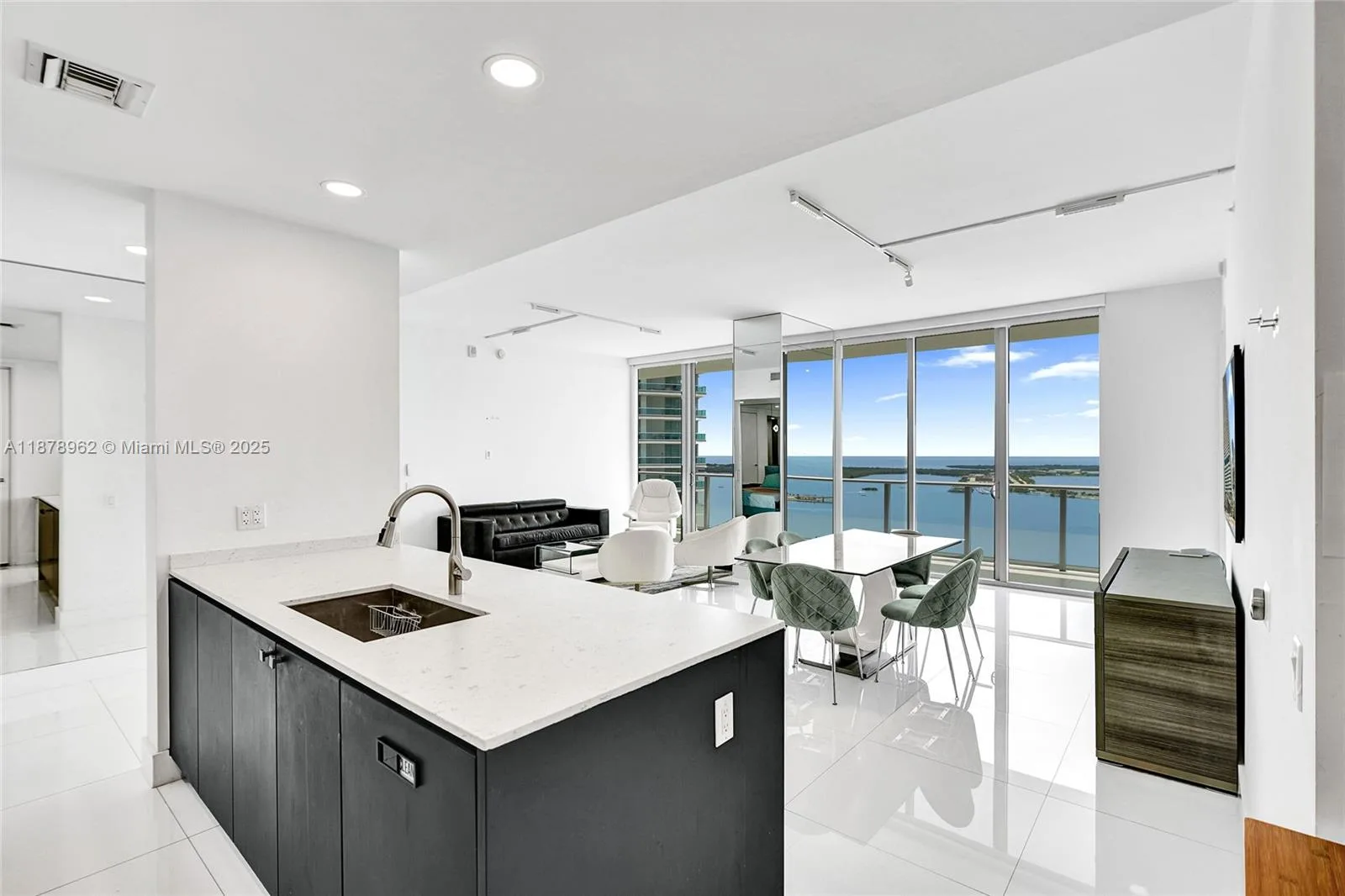 1300 Brickell Bay Dr # 3902, Miami, FL 33131 photo 12
