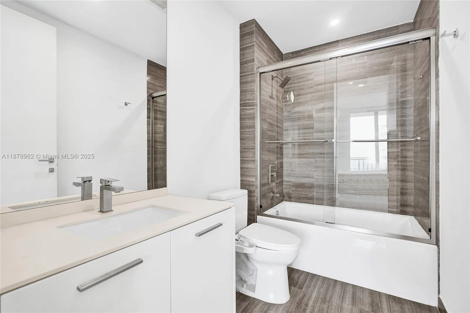 1300 Brickell Bay Dr # 3902, Miami, FL 33131 photo 13