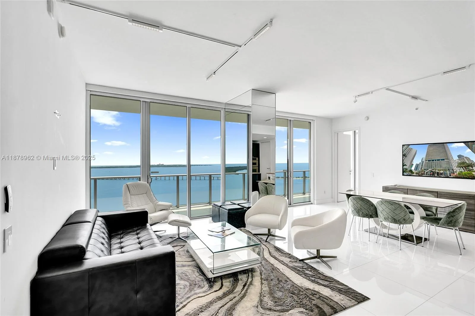1300 Brickell Bay Dr # 3902, Miami, FL 33131 photo 4